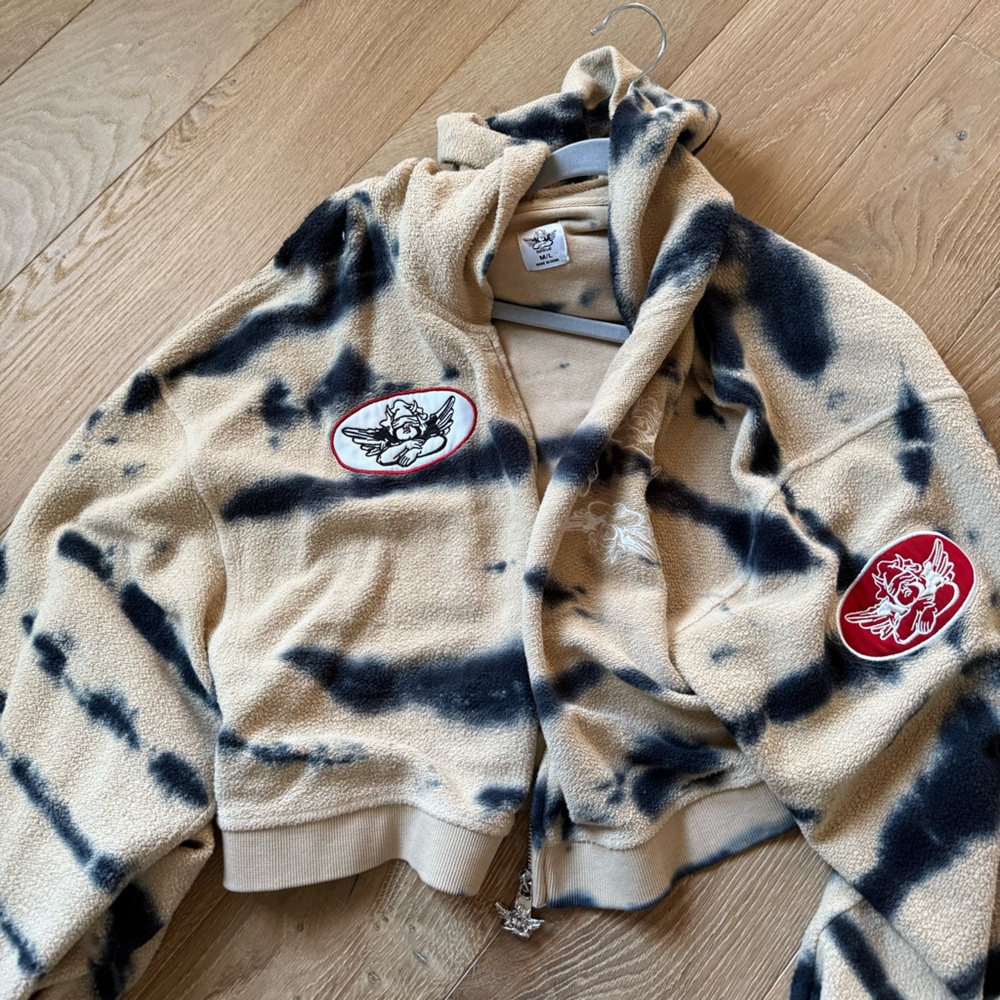 Boys lie zip up hoodie and short!